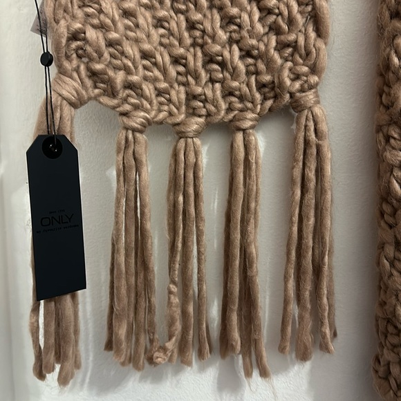 *New With Tags* Knit Scarf - Picture 2 of 3